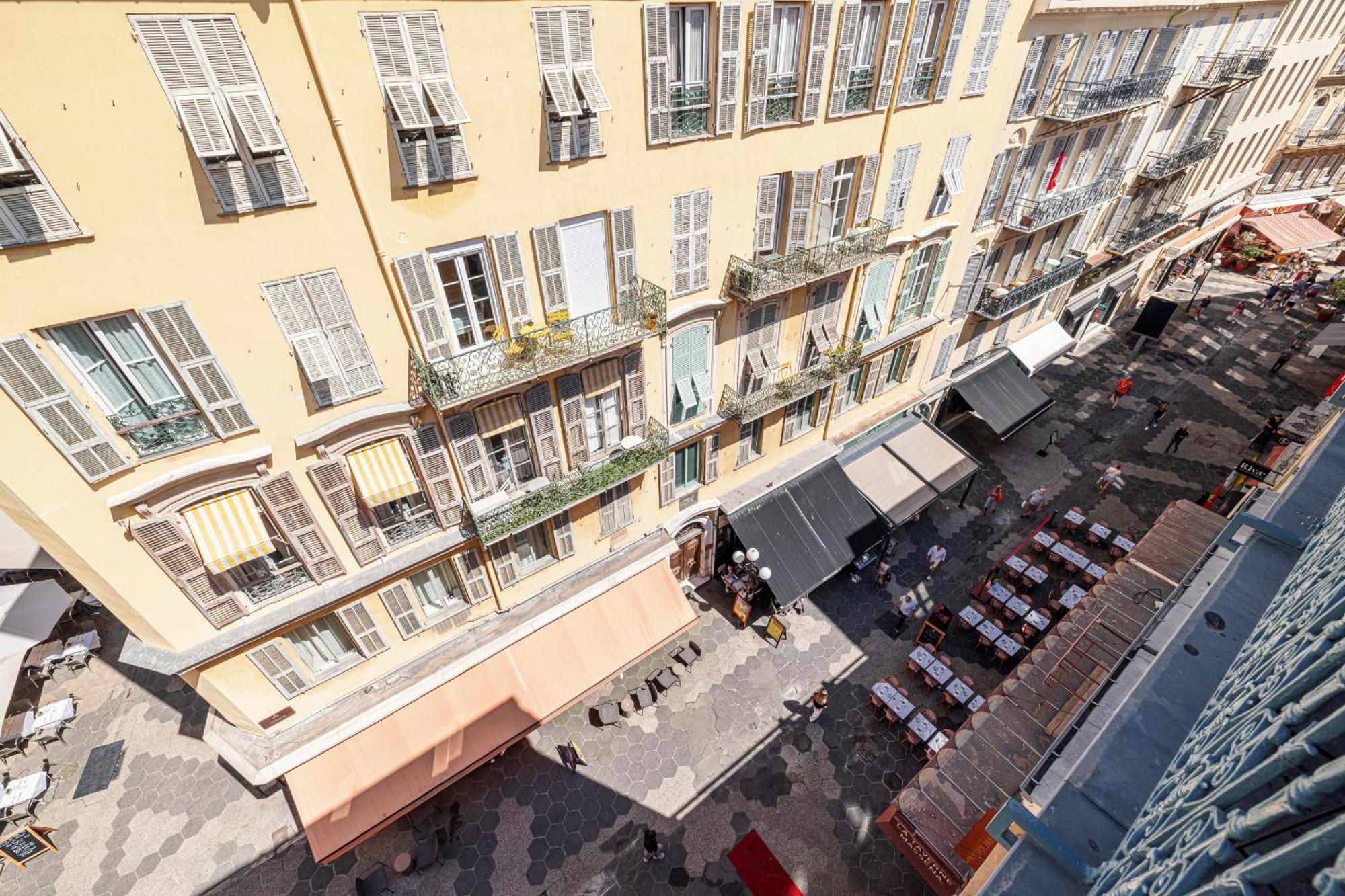 Massena Street - 1 Bdr Duplex With Ac & Parking Nice