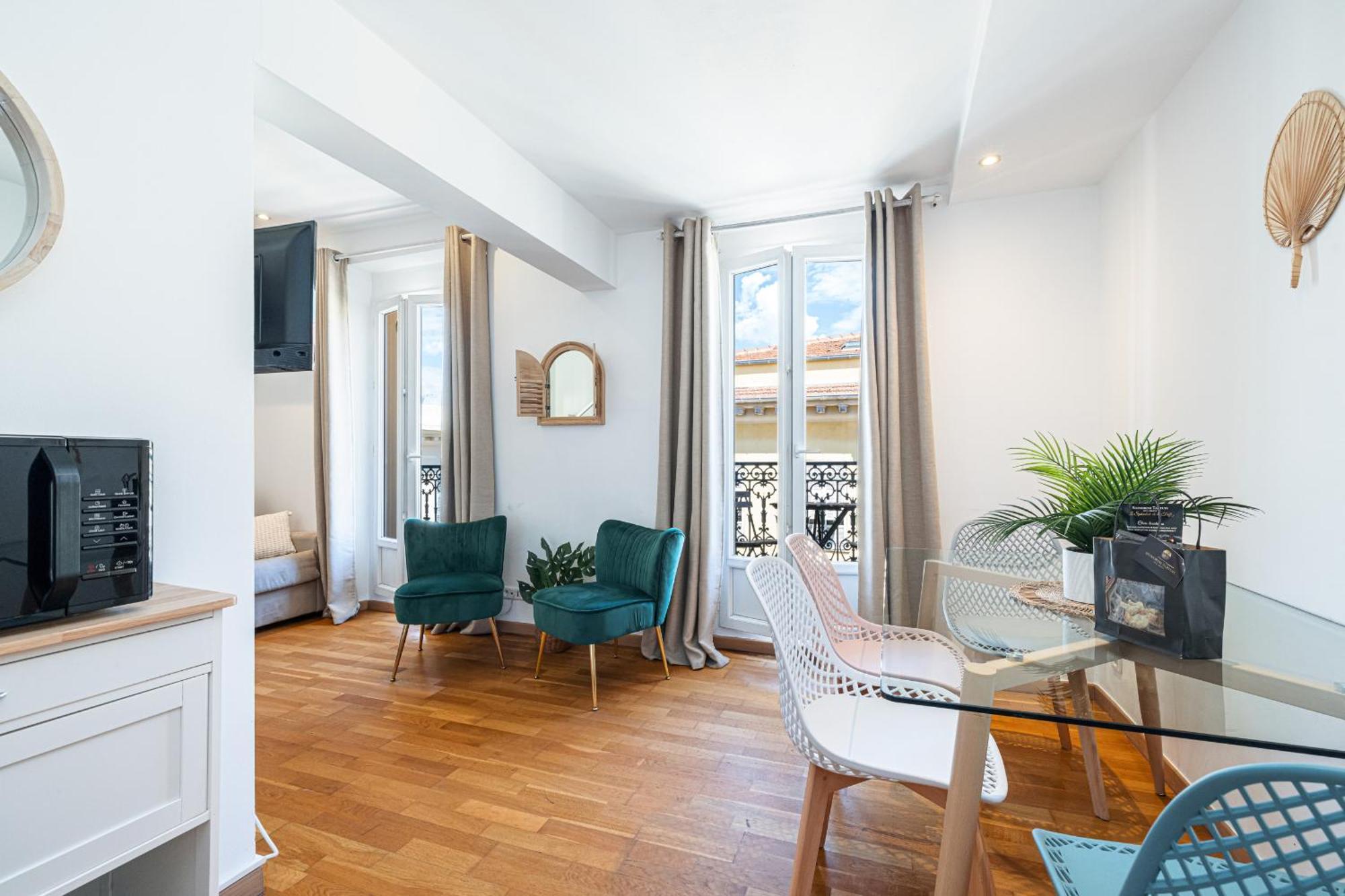 Appartement Massena Street - 1 Bdr Duplex With Ac & Parking *