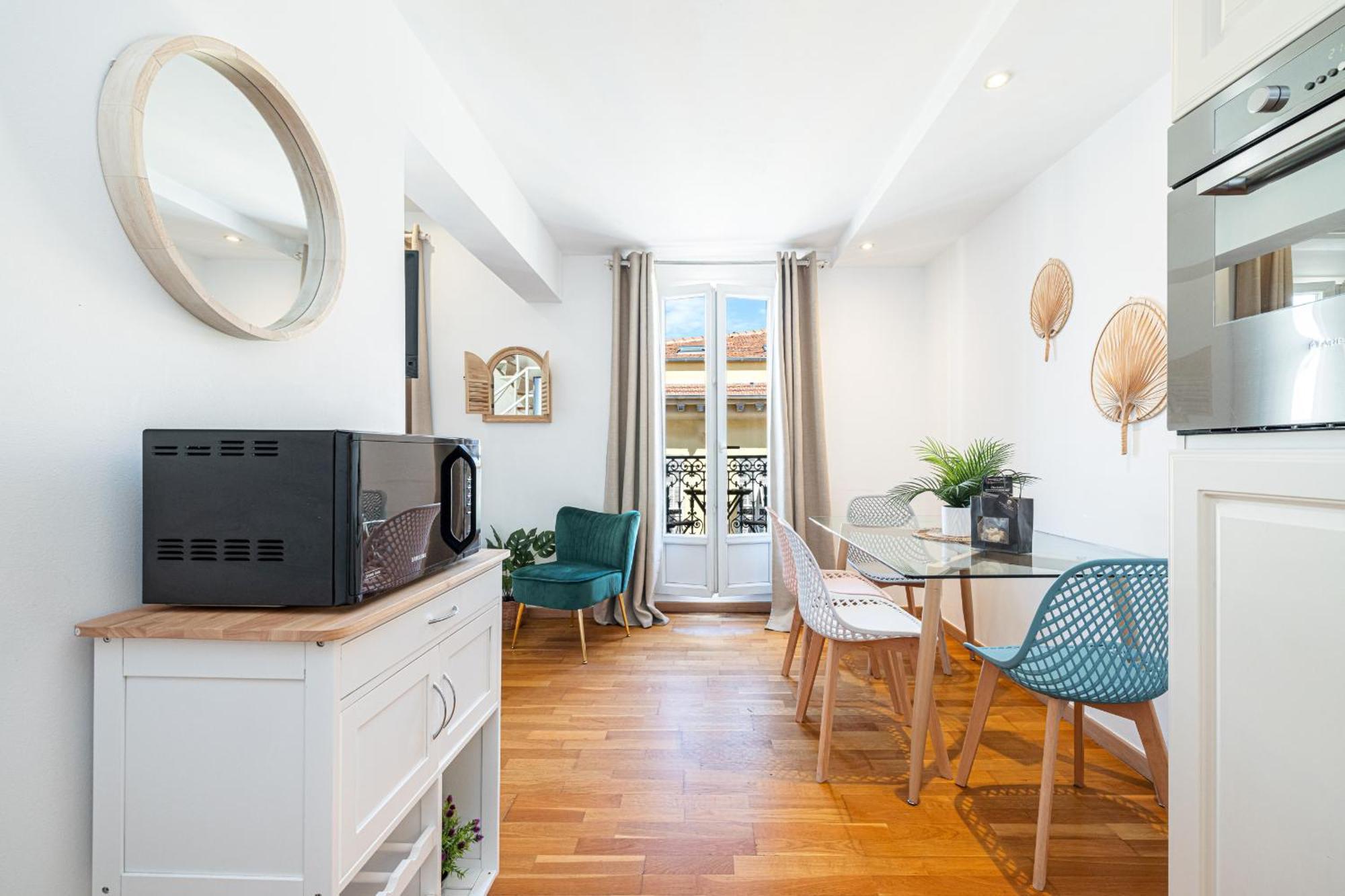 Massena Street - 1 Bdr Duplex With Ac & Parking * Nice